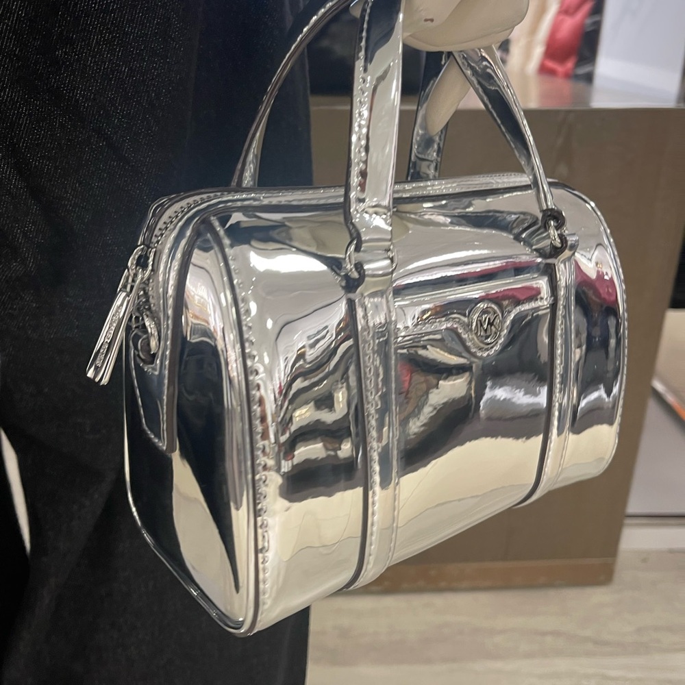 MICHAEL KORS Jet Set Small Patent Duffel Xbody Crossbody Bag
Silver
NWT - Picture 2 of 16